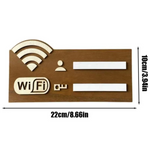 Cartel madera WiFi reutilizable con rotulador sobre mesa de alojamiento rural